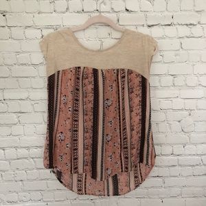 3/$21 🌸 High-low top with back detail